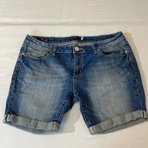 VIGOSS WOMENS low rise SHORTS SIZE 13, GOOD PREOWNED CONDITION